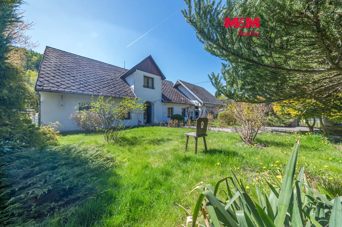 Prodej rodinného domu 268 m², pozemek 878 m²